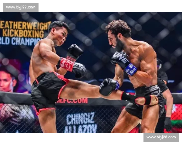 苏波邦与邱建良精彩对决全程回顾 谁能在拳台上笑到最后